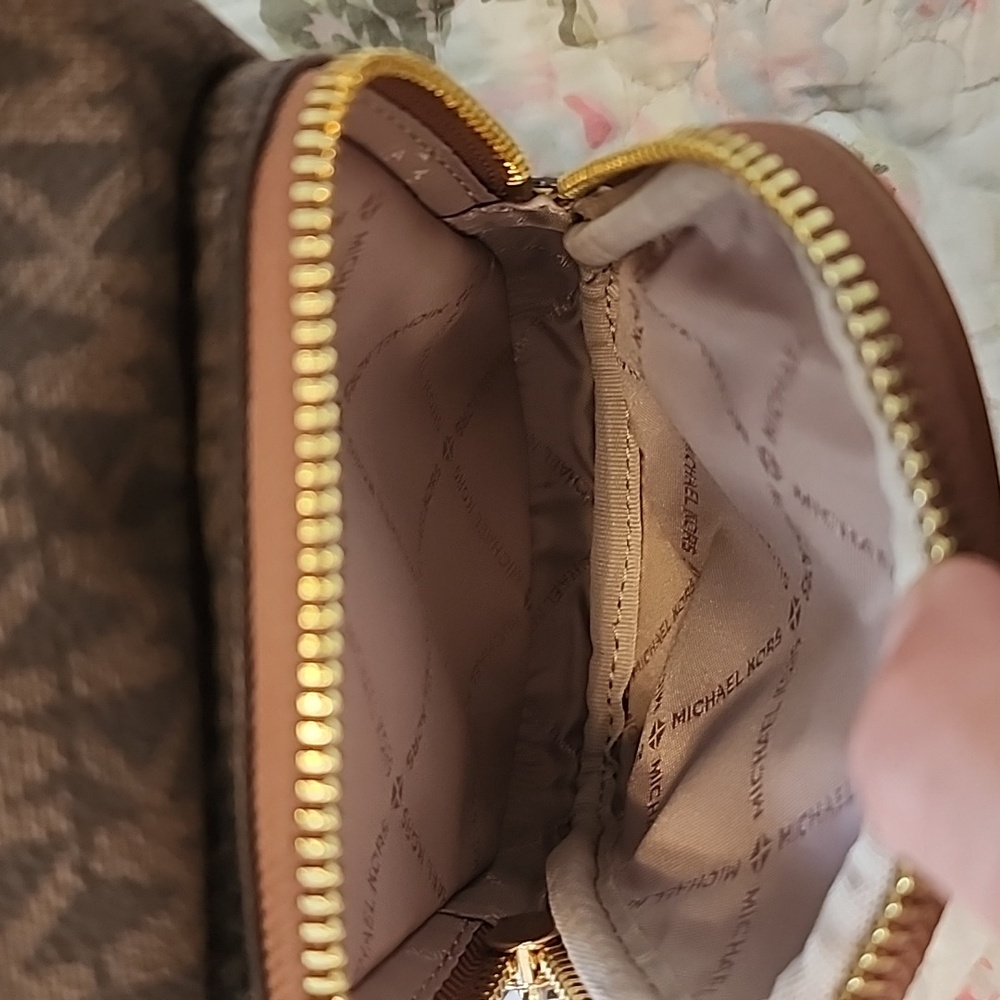 MICHAEL KORS LARGE BACK PACK. - Picture 10 of 12